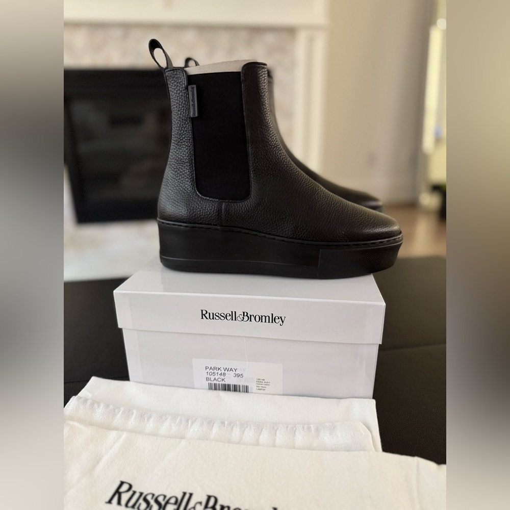 Russell & Bromley Park Way Flatform Chelsea Boot, Black, Size EUR 39 1/2, NIB